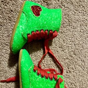 NWOT 12-18 month “Grinch” boots